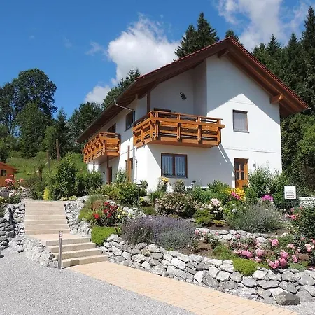 Ferienwohnung-am-rosengarten Apartment
